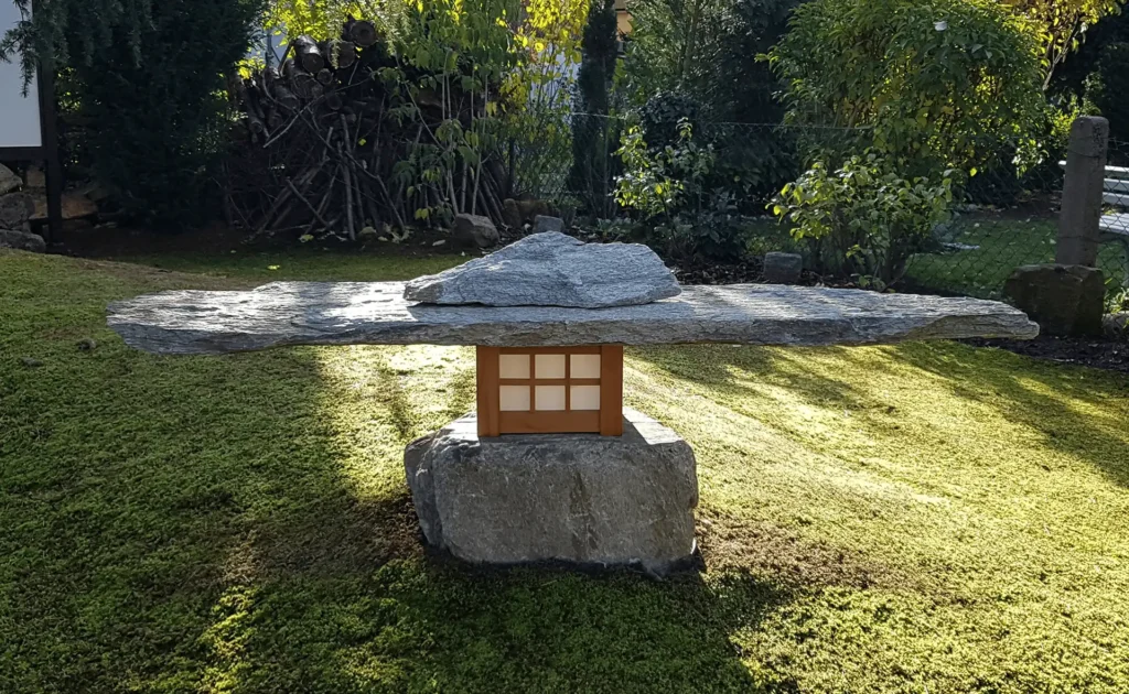 Gartenlampe im japanischen Stil